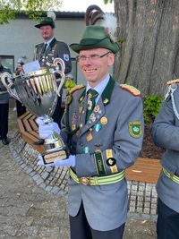 Matthias Drewes mit dem Pokal